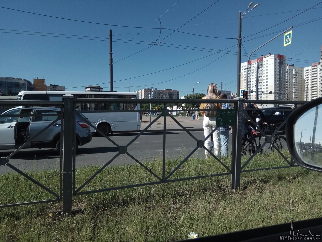 На пересечении Косыгина и Индустриального водитель на Nissan Qashqai сбил велосипедиста. Все живы! В...