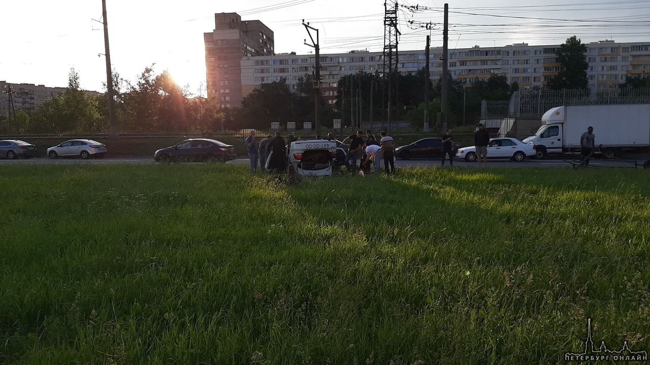 Дтп на витебском проспекте. ДТП Витебский проспект. Перевертыш на Витебском. Витебском проспекте, участок 28.