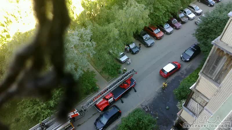 Загорелся балкон на 5 этаже дома 8 на улице Котина.