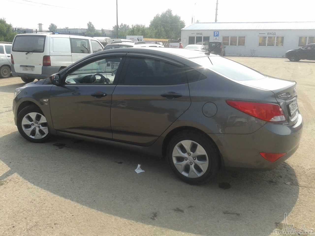 21 июня с кармана пр. Энергетиков д.54-60 был угнан автомобиль Hyundai Solaris седан серого цвета, 2...