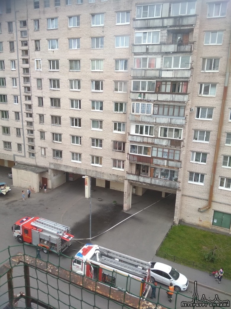 Пожар на Нахимова 1 25 июня в 12:45 поступило сообщение о пожаре по адресу: Василеостровский район,...
