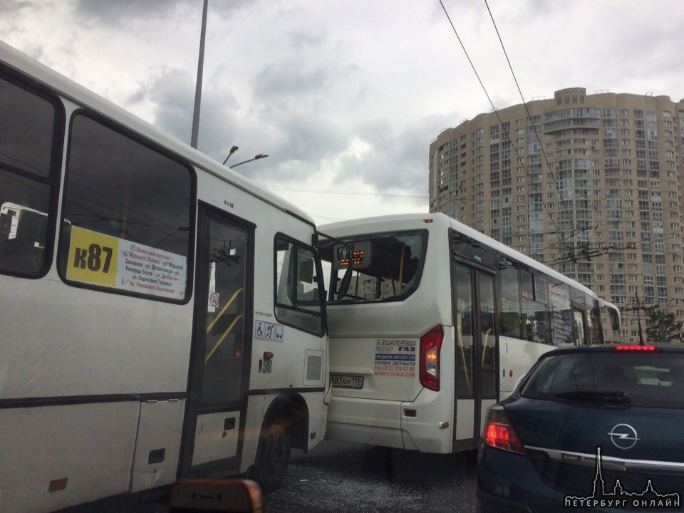 У Фиолента на Ленинском прилипли два загорелых гонщика