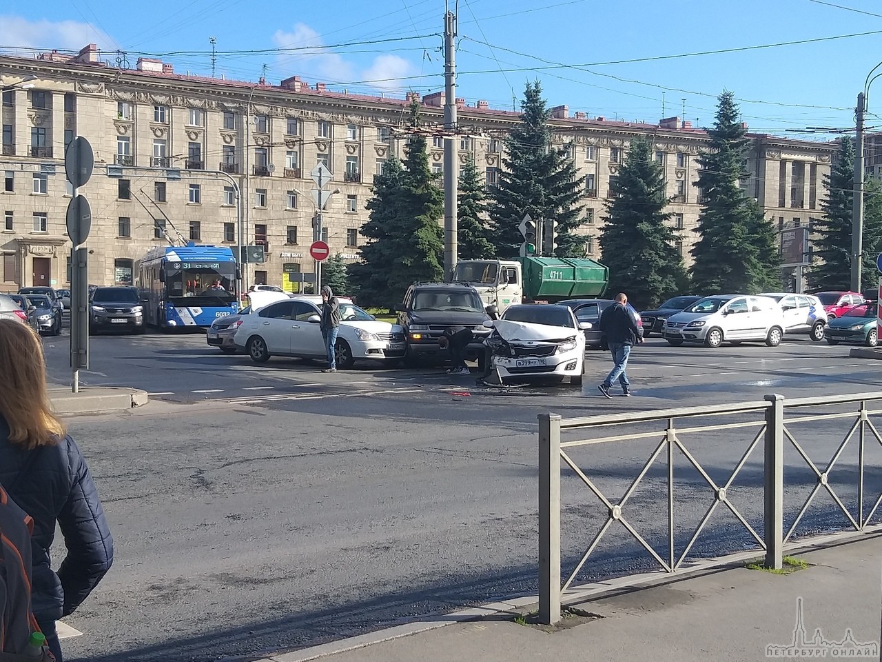 Киа и Nissan VS Chevrolet на Площади Климова