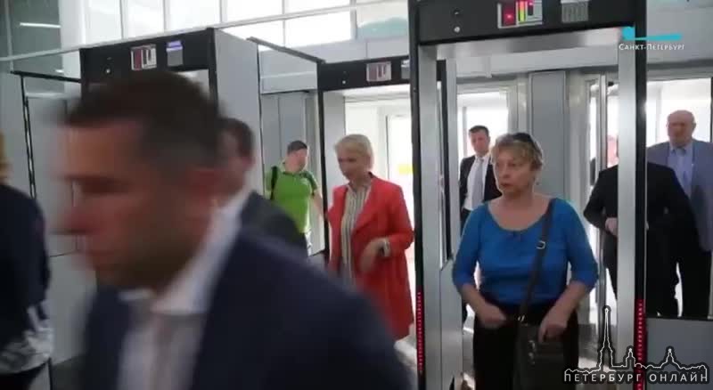 Станция метро "Академическая" открылась после капитального ремонта. Ремонт станции длился 11 месяце...