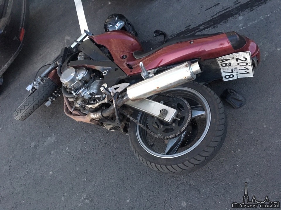 Встретелись две беды В Буграх в 22:10 мотоциклист разогнался по Воронцовскому бульвару и сбил ...