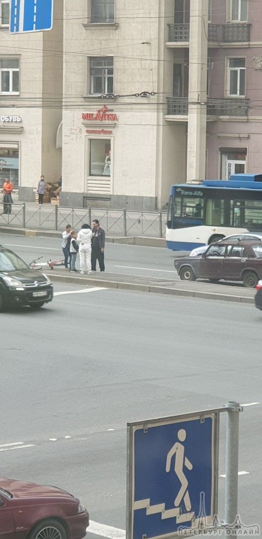 В 14:20, на перекрёстке Ивановской и Бабушкина сбили ребенка на велосипеде. Как он оказался на проез...