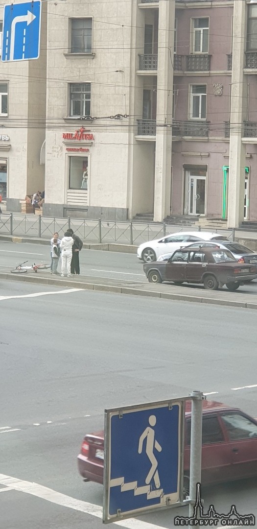 В 14:20, на перекрёстке Ивановской и Бабушкина сбили ребенка на велосипеде. Как он оказался на проез...