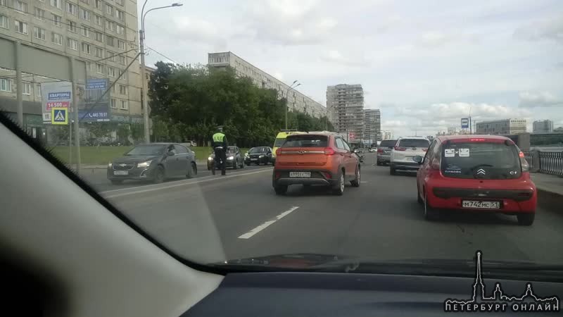 На Октябрьской набережной от ул.Крылееко в сторону Володарского мотоциклистка сбила велосипедиста