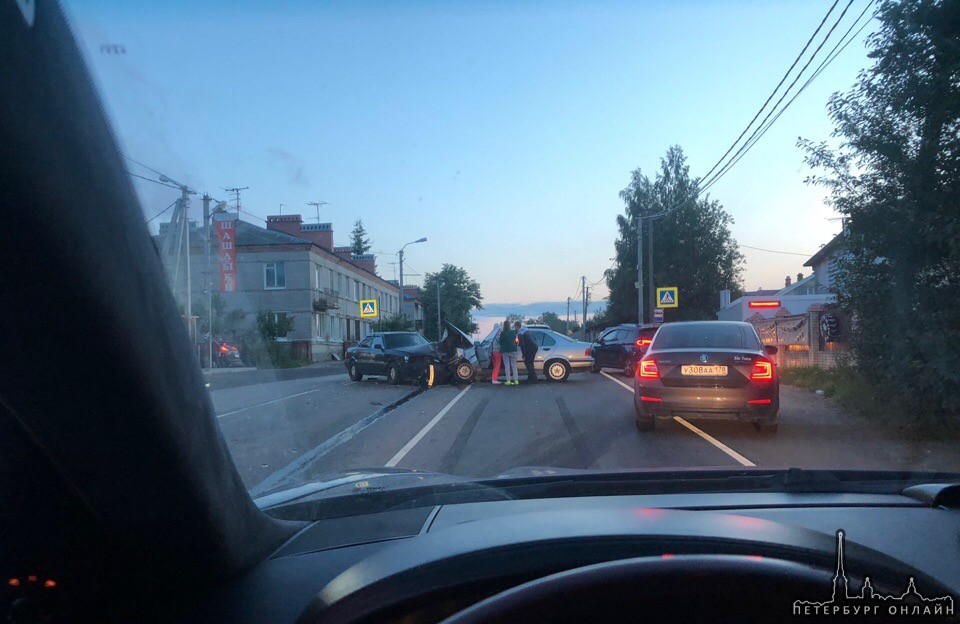 В Энколово лобовое дтп, вроде без жертв.