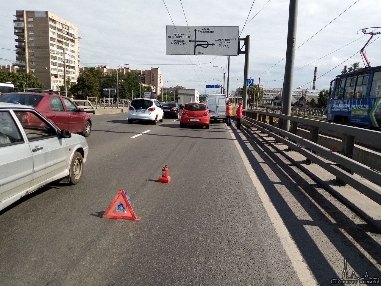 ДТП на Пискаревском проспекте в сторону Руставели занята правая полоса из-за небольшой аварии между ...
