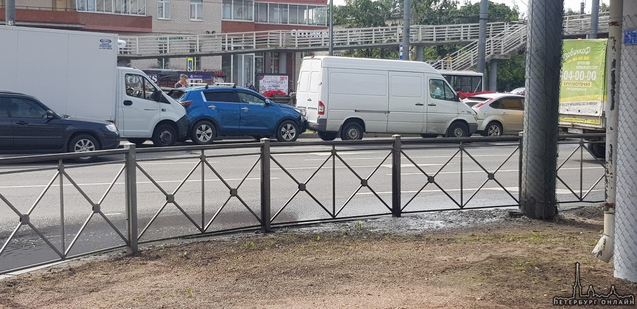 5 автомобилей столкнулись на Проспекте Славы, в сторону Типанова , напротив Макдака