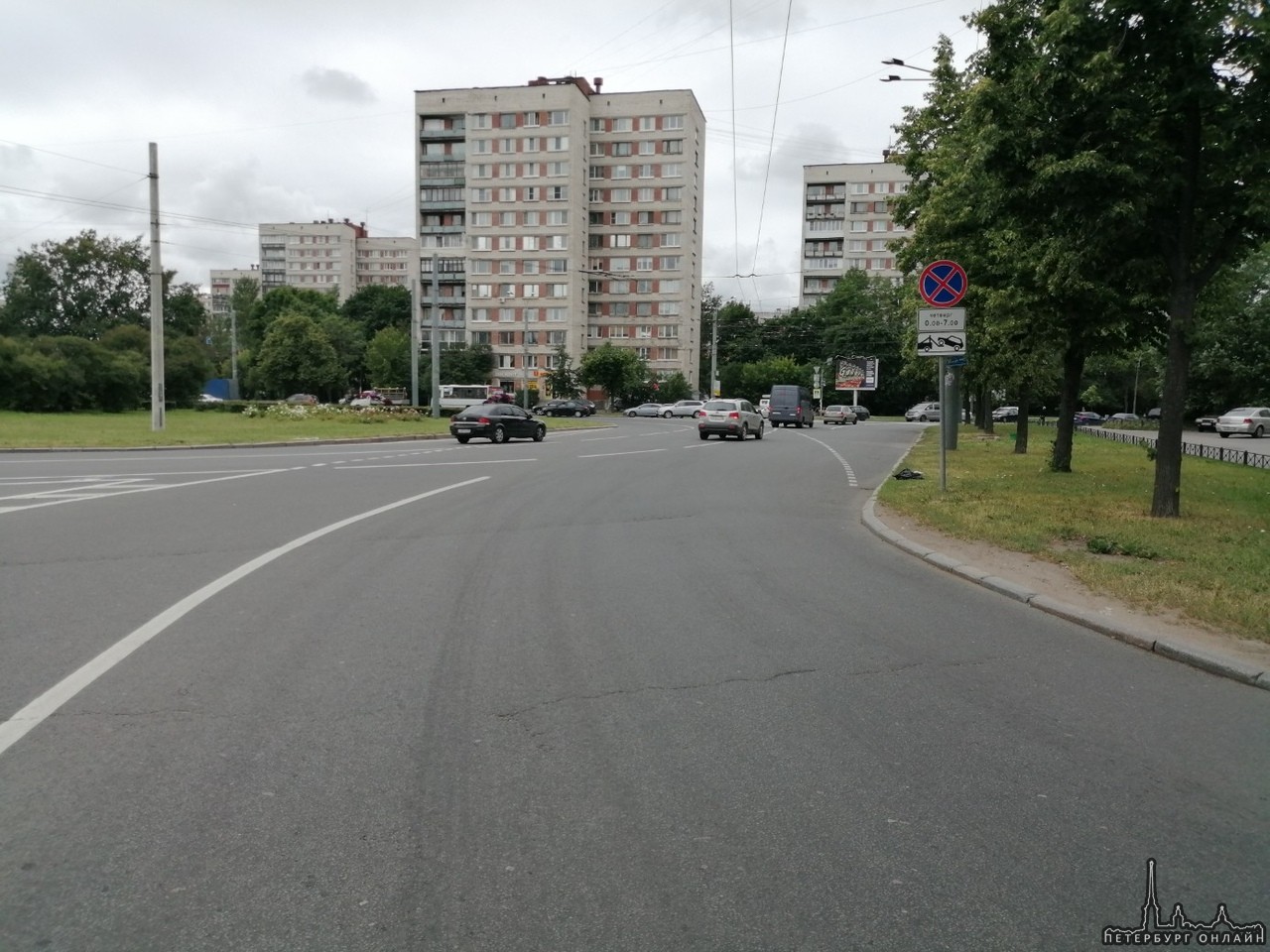 25 июня в 22:45 я двигался на Peugeot от улицы Зины Портновой по проспекту Ветеранов, заезжая на кругов...