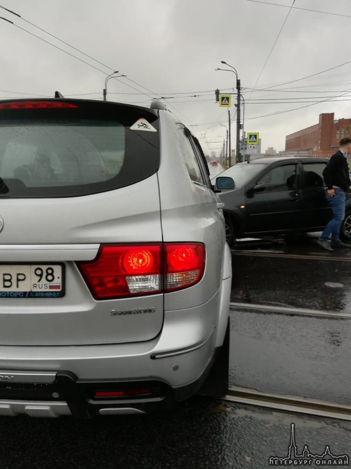 Сегодня в 8:30 утра на углу улиц Фучика и Бухарестской произошла авария. Ищем свидетелей ДТП. Буду б...