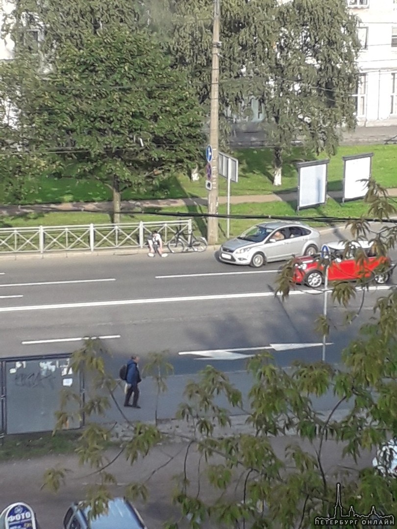 Сбили велосипедиста на Новоизмайловском напротив 13 дома