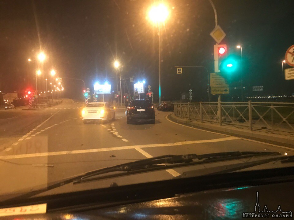 В городе Пушкине на Петербургском шоссе, у поворота направо на Витебский , 1:15 ночи, парень лет ,...