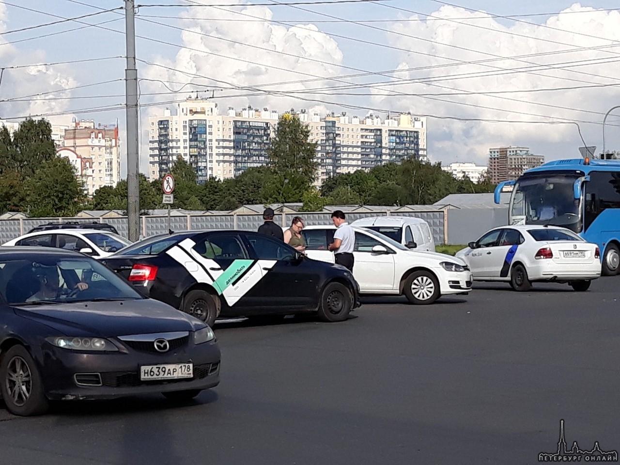Сразу две аварии на перекрестке Светлановского и Северного проспектов
