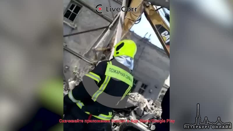 При демонтаже здания обрушилась стена завода "Пикалевский цемент" в Волхове. Под завалами обнаружены...