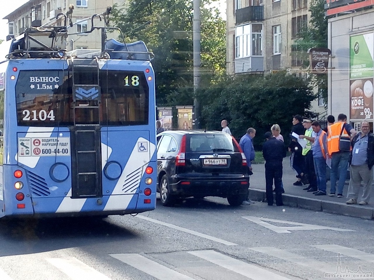 Троллейбус 18 маршрута,двигаясь от кп площадь академика Климова,произвёл наезд на пешехода на регули...