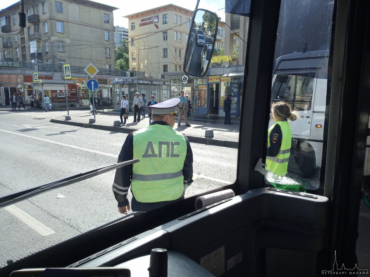 Троллейбус 18 маршрута,двигаясь от кп площадь академика Климова,произвёл наезд на пешехода на регули...
