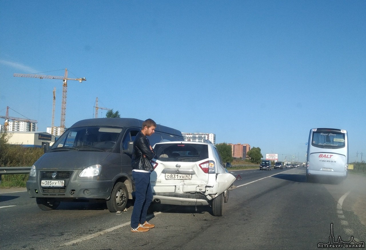 На Волхонском шоссе утором столкнулись три автомобиля - ВАЗ-2104, Nissan Murano и ГАЗель. Виновник, ...