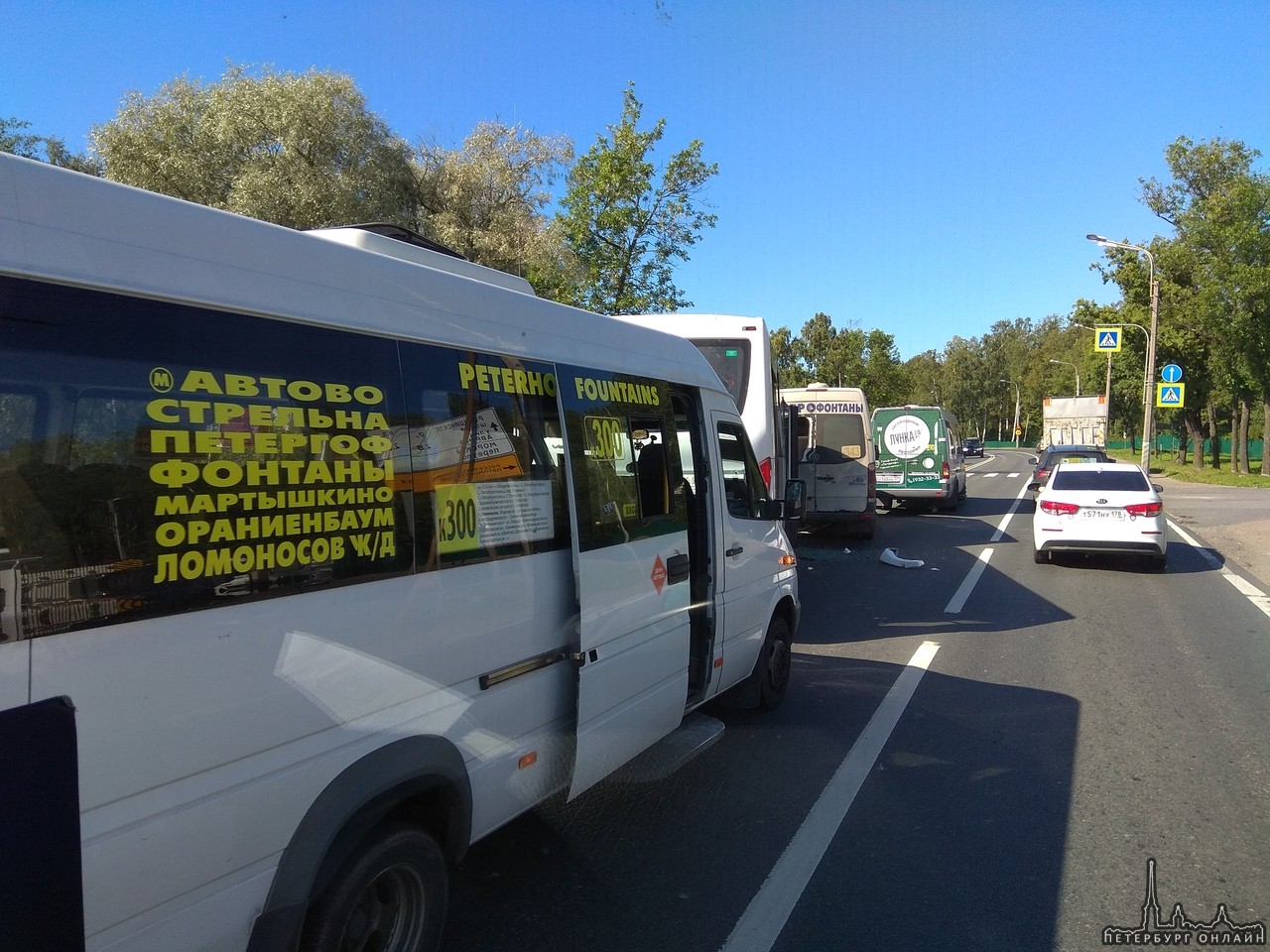 Не поделили пассажиров по дороге в Петергоф