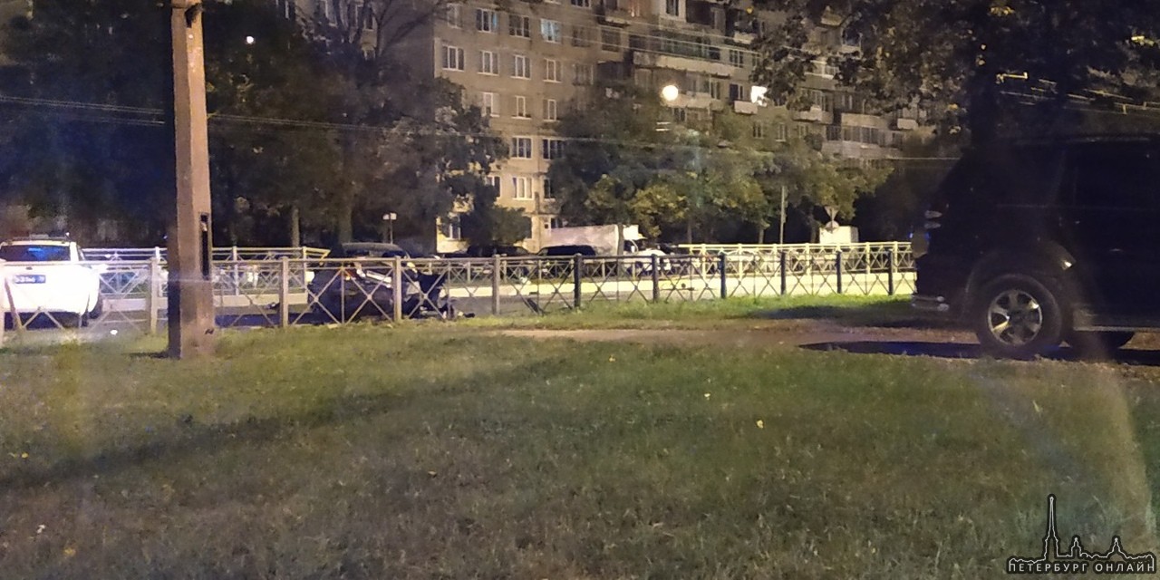 На Софийской улице от Белы Куна в сторону просректа Славы самоуничтожился Solaris. Напротив дома ...