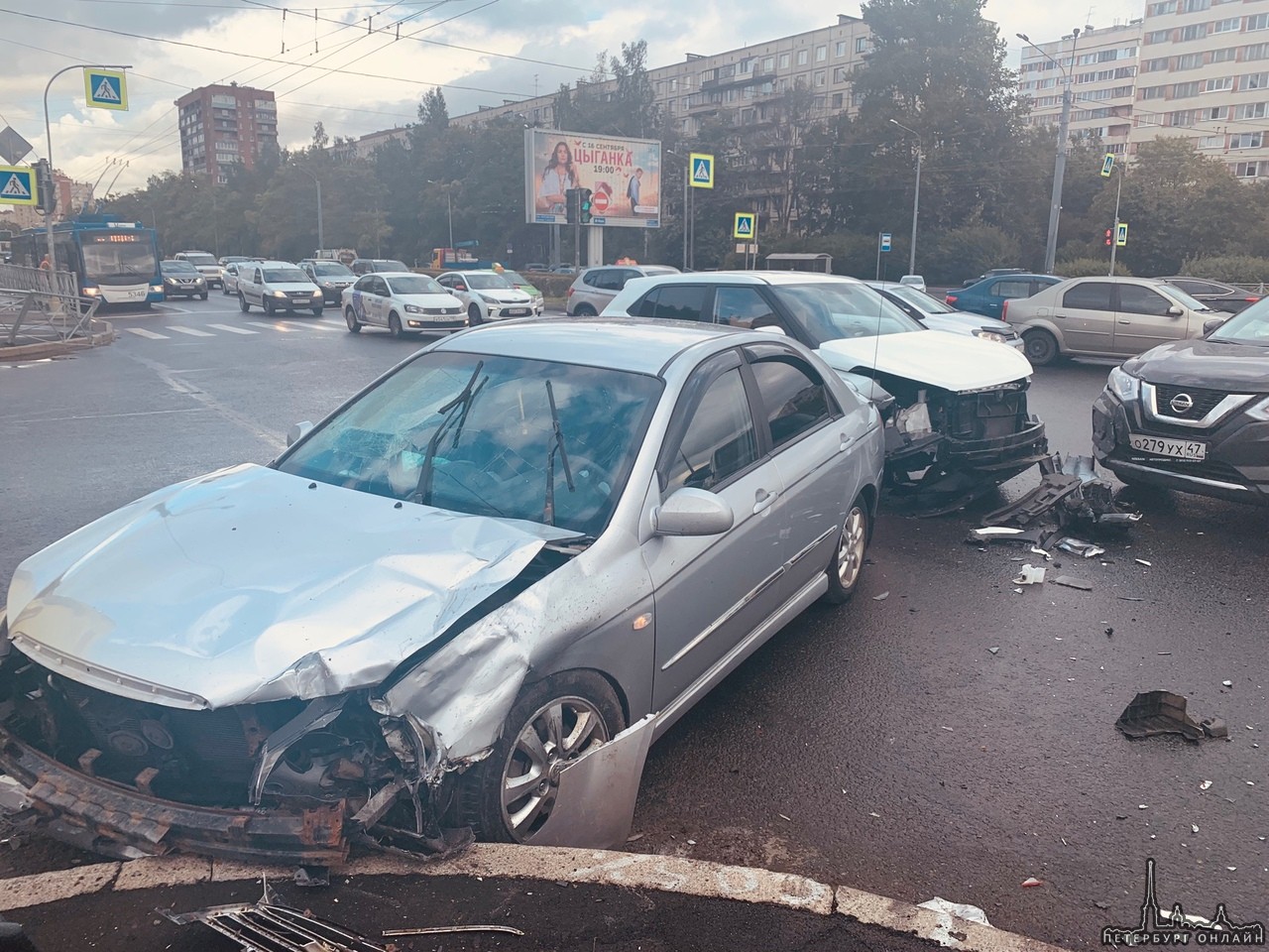 Сегодня в 15:06 произошло ДТП на пересечении Луначарского и Светлановского. Водитель встречного авт...