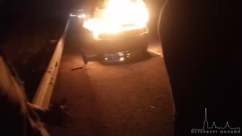 На Московском шоссе 3,7км. По словам водителя, машина загорелась по неизвестной причине. Около 20 м...