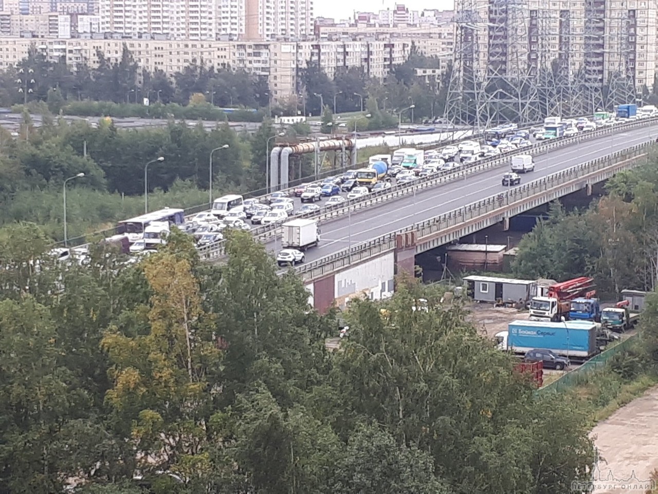 ДТП на Российском путепроводе в сторону Индустриального. Движение затруднено.