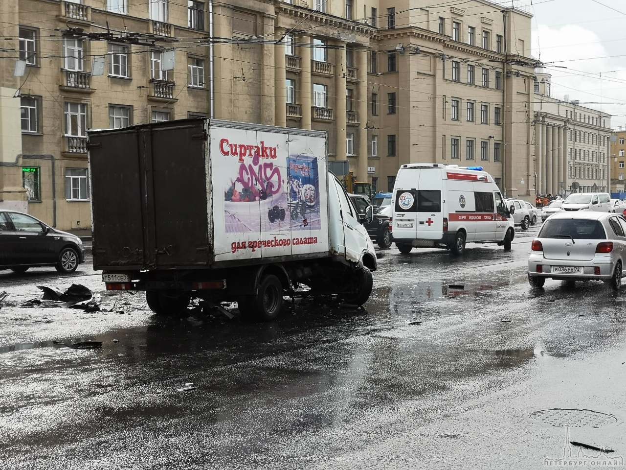 ДТП на перекрестке Новочеркасского пр. и ул. Стахановцев. Движение плотное.