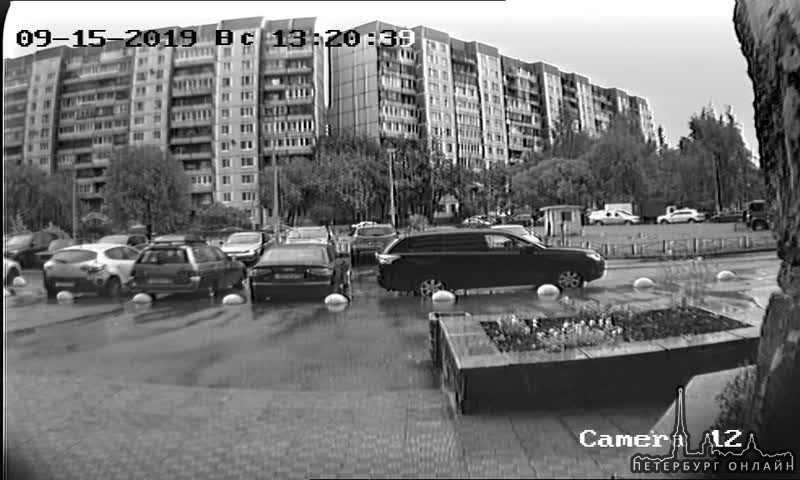 15 сентября на Комендантском проспекте 17 к.1 (во дворе) кто-то стукнул машину сзади.. Может у кого ...