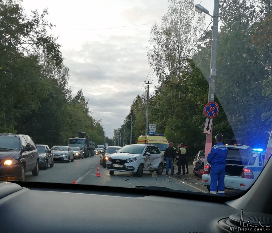 ДТП во Всеволожске на Колтушском шоссе рядом с администрацией. Непонятно, как произошло