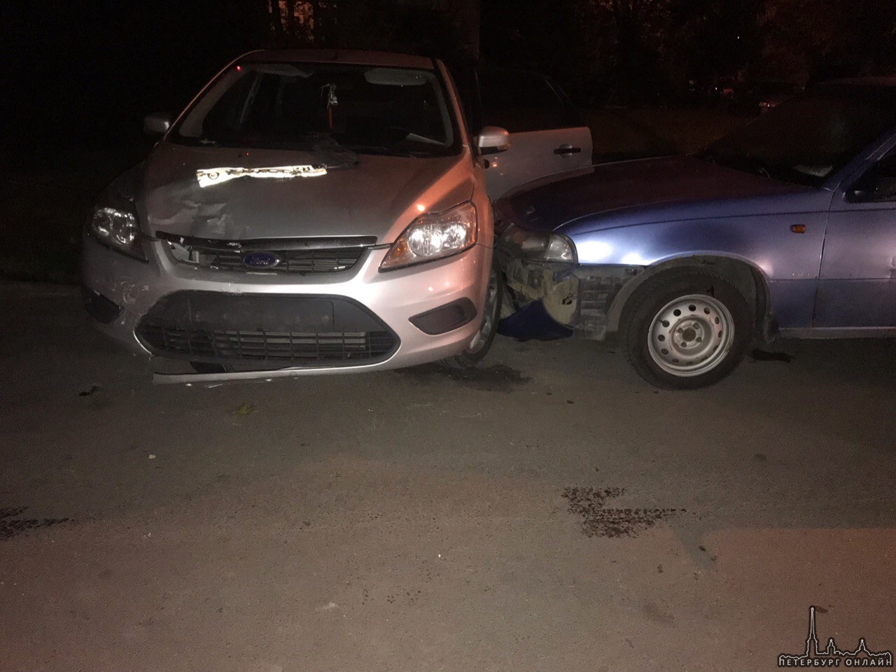Во дворе на Белградской 44 водитель с признаками САО разбил 5 машин. Убежал через заднюю дверь.