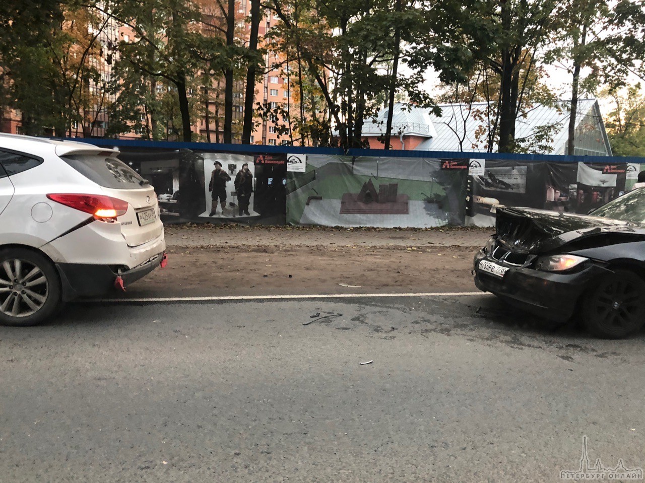 Во Всеволожске, на Колтушском шоссе BMW догнала Hyundai, без пострадавших.