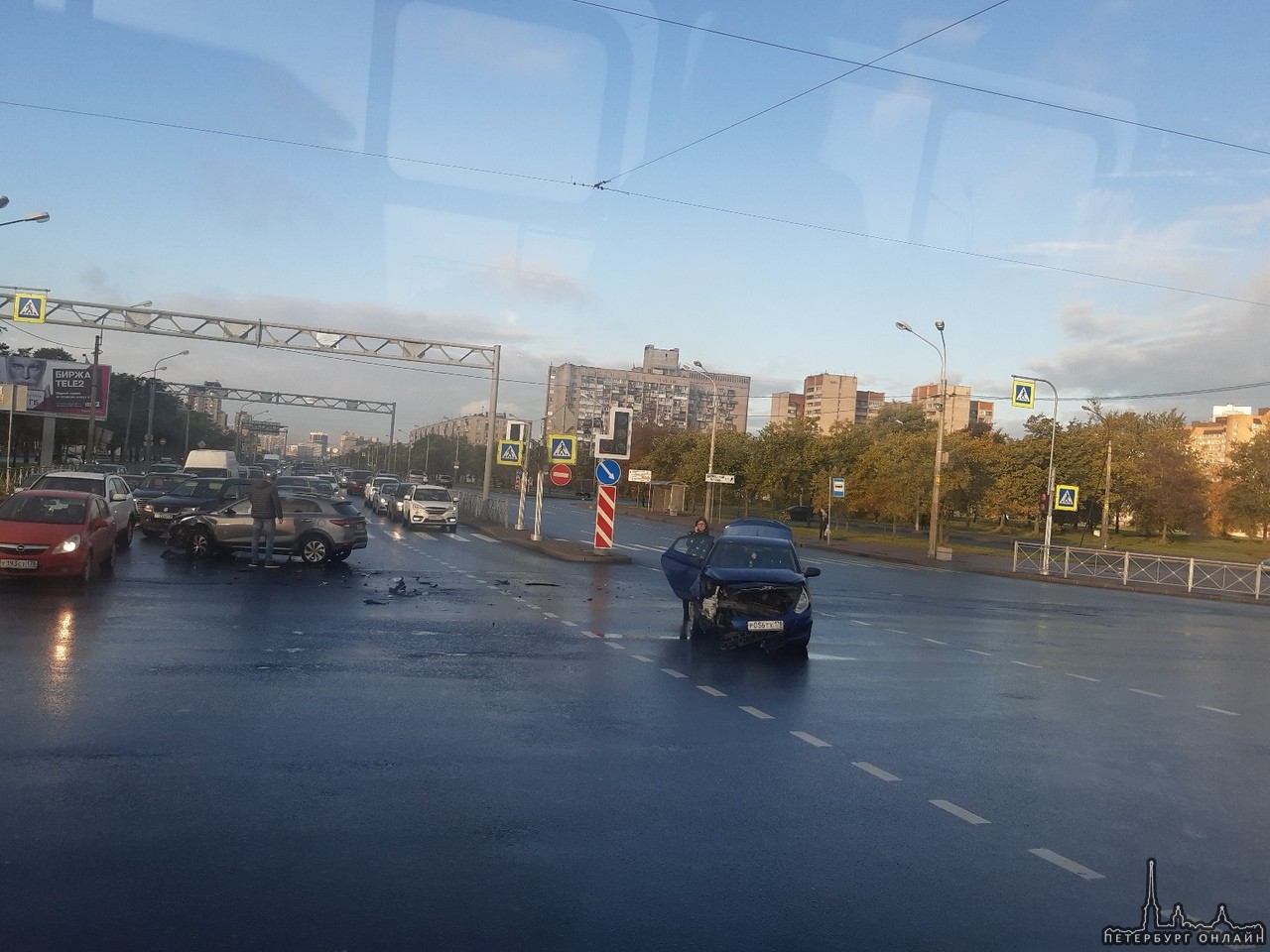 Киа с Hyundai не поделили перекрёсток Бухарестской и Дунайского.