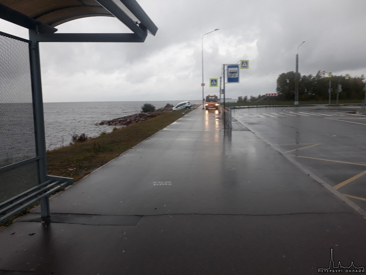 Водитель Каршеринга решил проехать прямо по новому Балтийскому бульвару ,не поворачивая на улицу Мар...