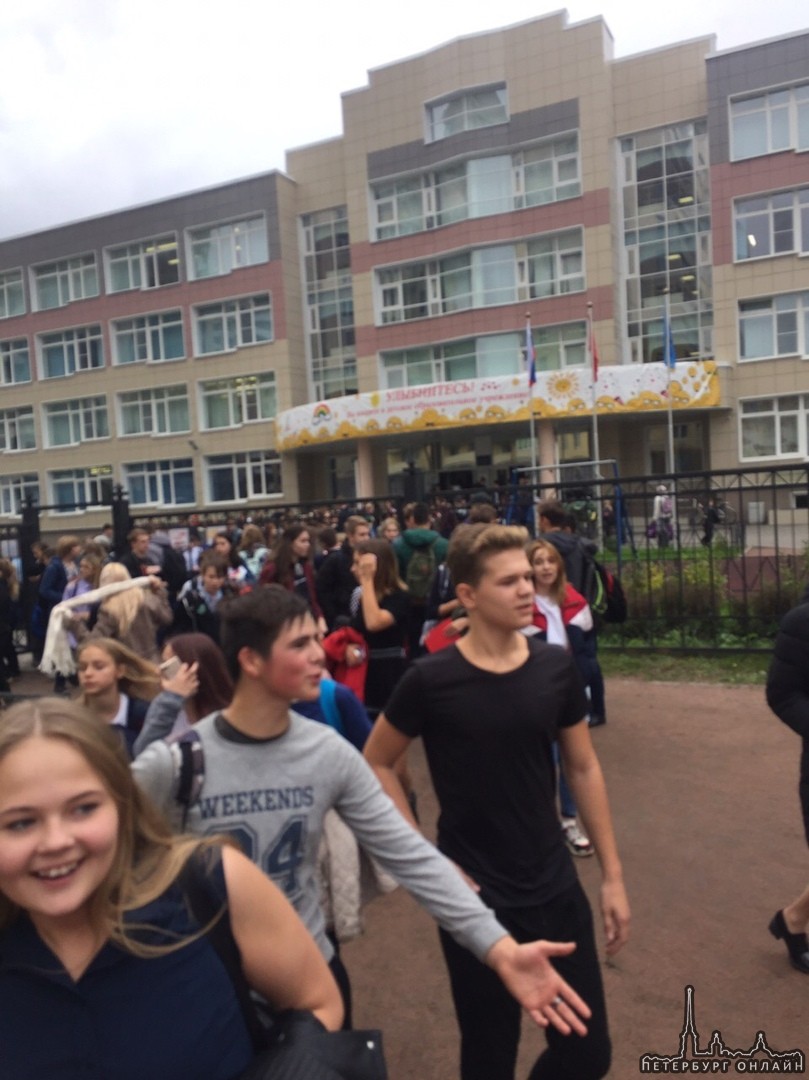 Эвакуация 54 школы На улице Маршала Казакова, 60, корп. 2