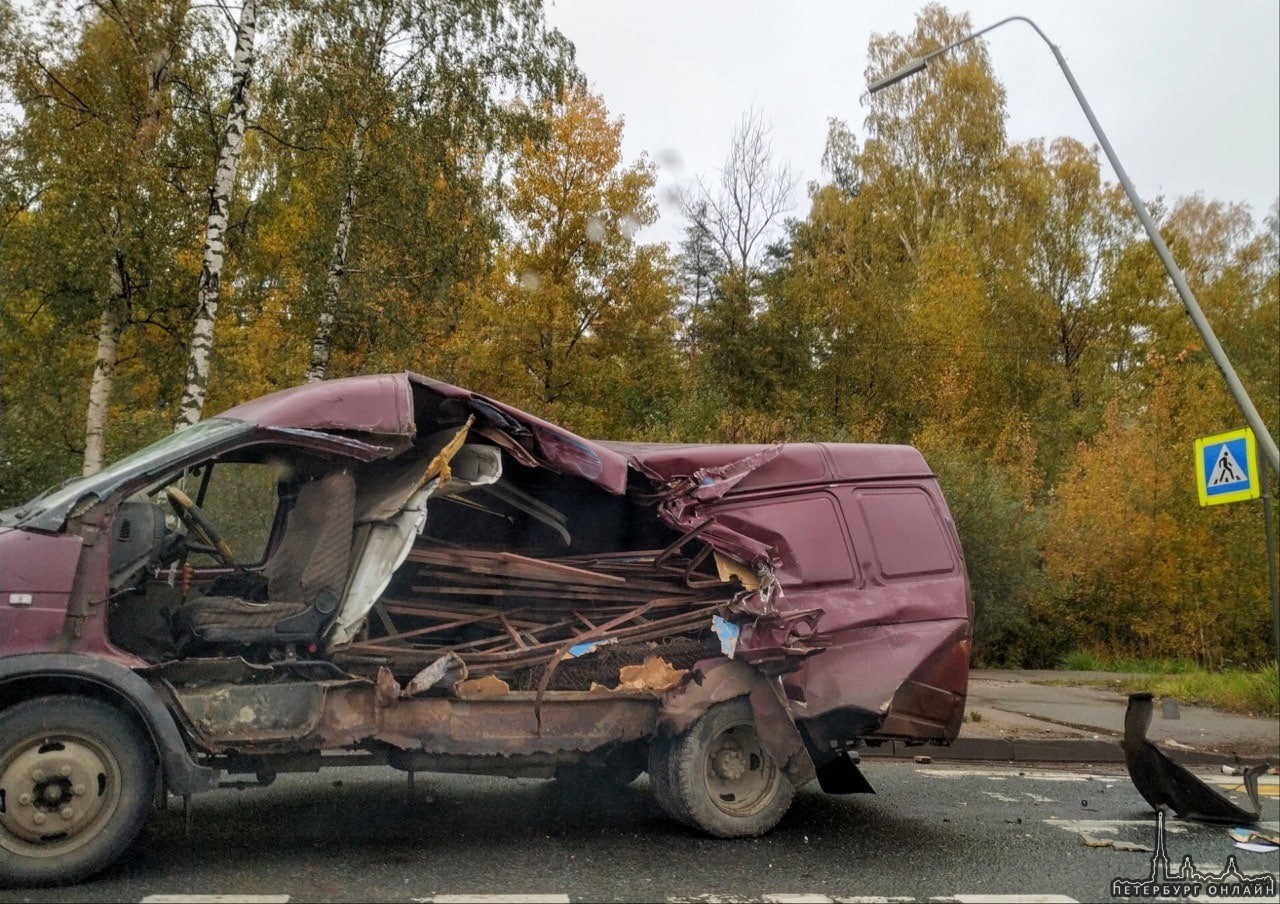 Вновь на Волхонском шоссе утреннее ДТП с пострадавшими. ГАЗель с металлом на подлёте к повороту на т...