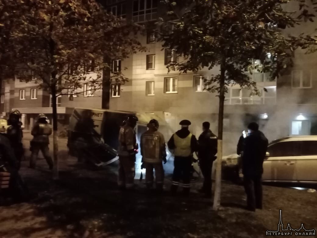 В ночь с 4 на 5 октября в 3.20 на Ростовской, Пушкинский район (Славянка) неизвестное лицо подожгло ...