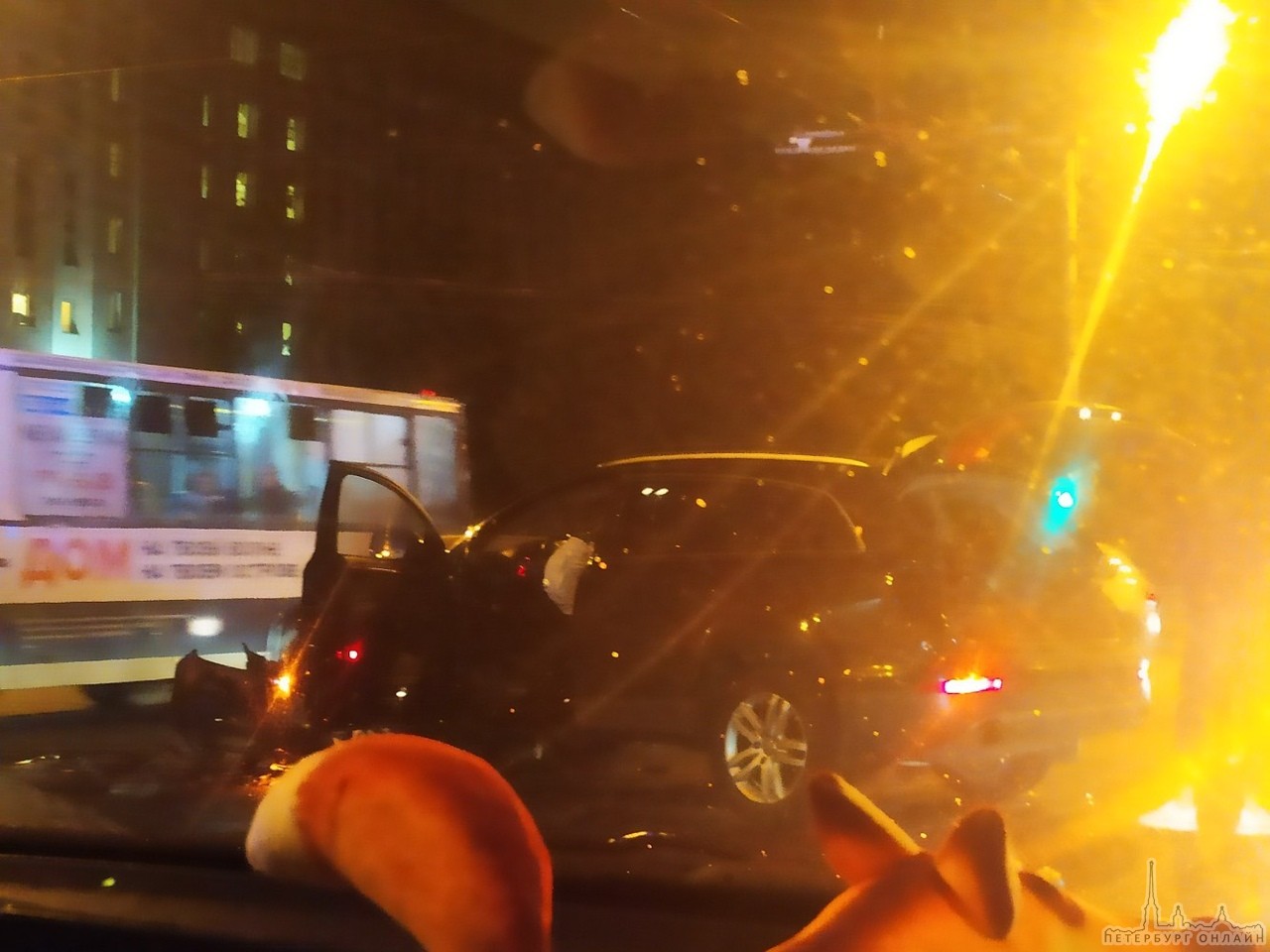 Audi Q7 горела увеличенная фаза зеленого света, для поворота налево с Гражданского проспекта на улиц...