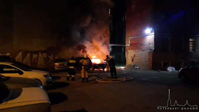 У дома 19 по Херсонской улице сгорел ВАЗ 2104 и Volkswagen Пассат Б3.