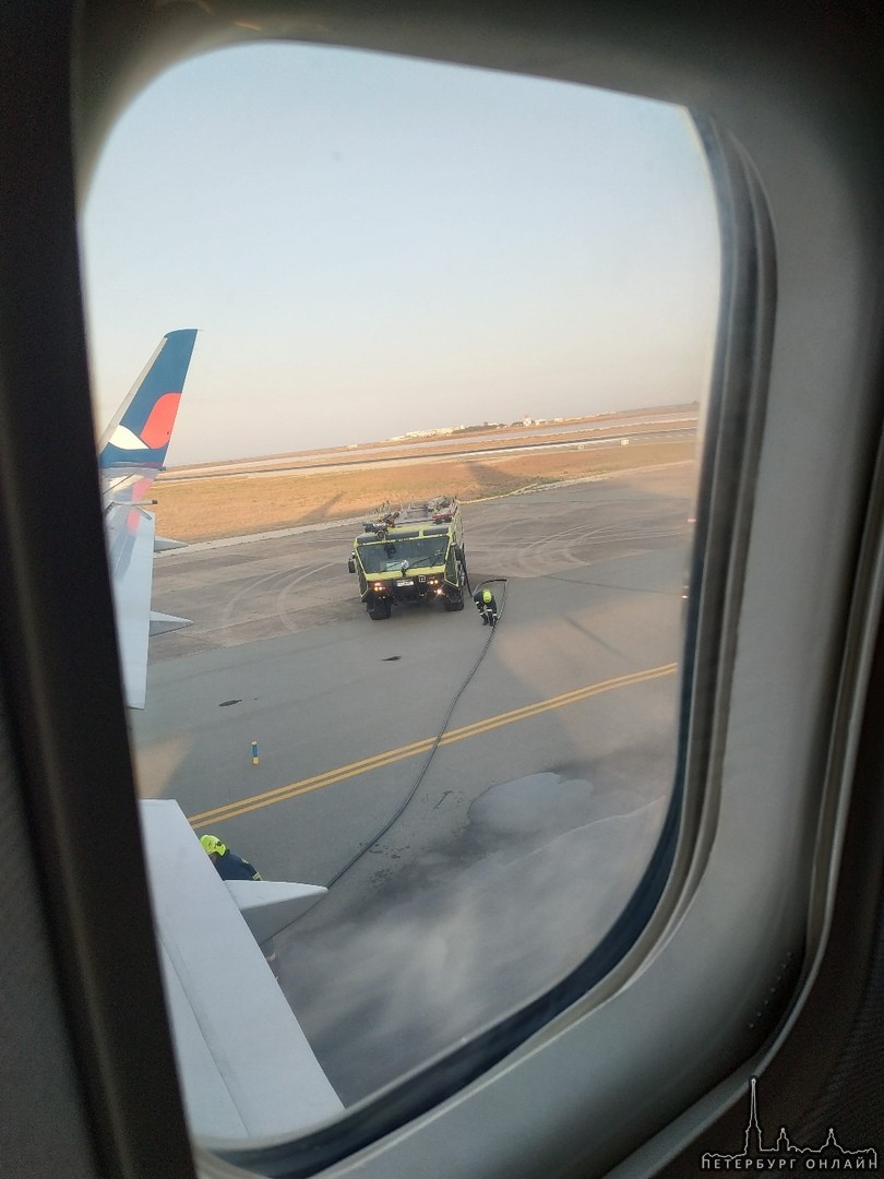 Я летел сегодня рейсом авиакомпании Азур эйр Спб-Ларнака. Вылетели в 13:05, по расписанию, и приземл...
