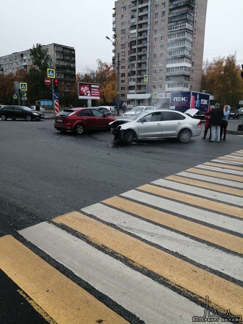 Сразу 2 ДТП на перекрёстке Крыленко и Большевиков