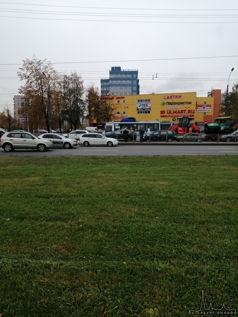 Сразу 2 ДТП на перекрёстке Крыленко и Большевиков
