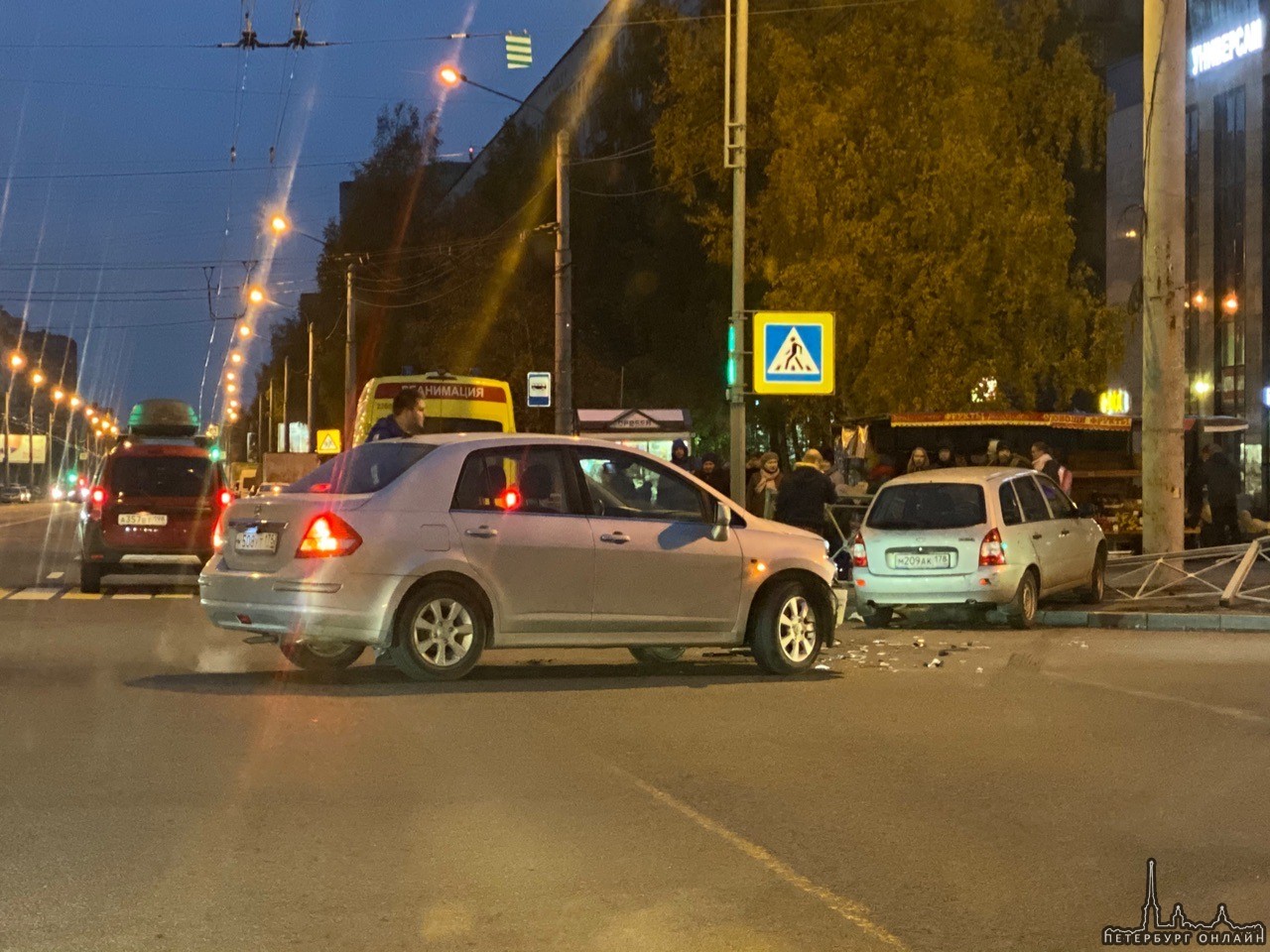 Авария на перекрестке Ак. Байкова и Светлановского проспекта