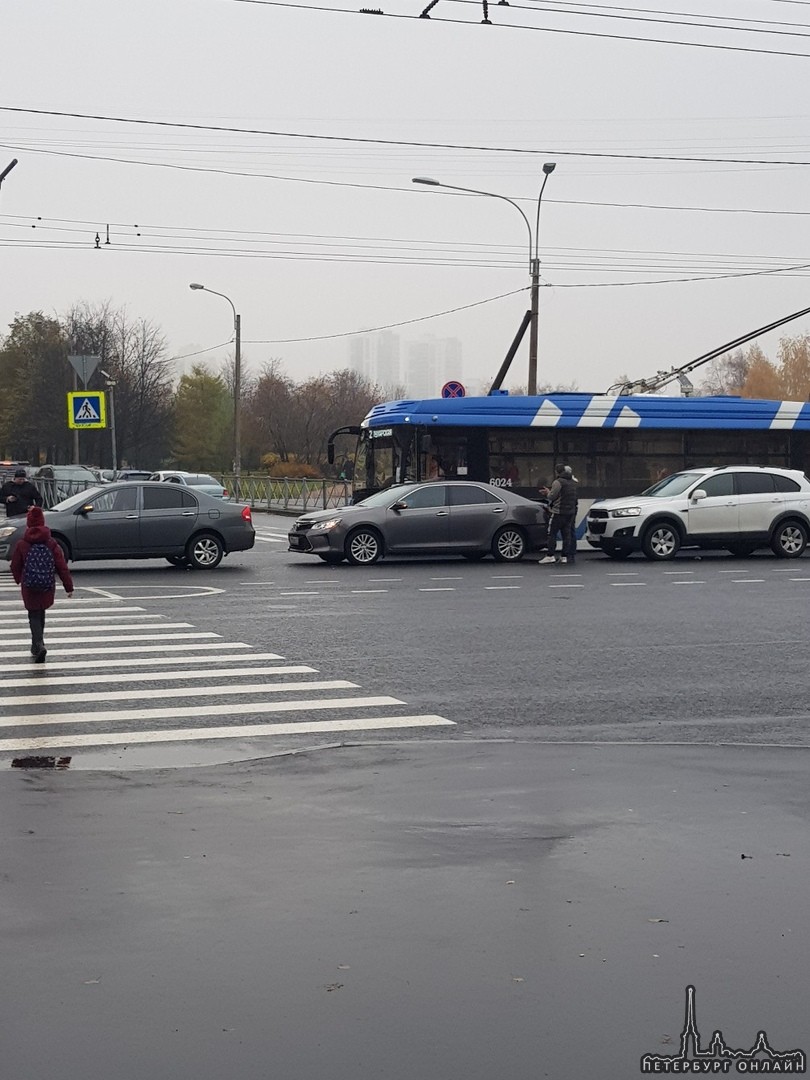 На долгоозерной сбили ребенка. Перекресток на Комендантском 24. Перекресток Комендантский 33. Перекресток на Комендантском. Перекресток перед долгоозергом рынке.