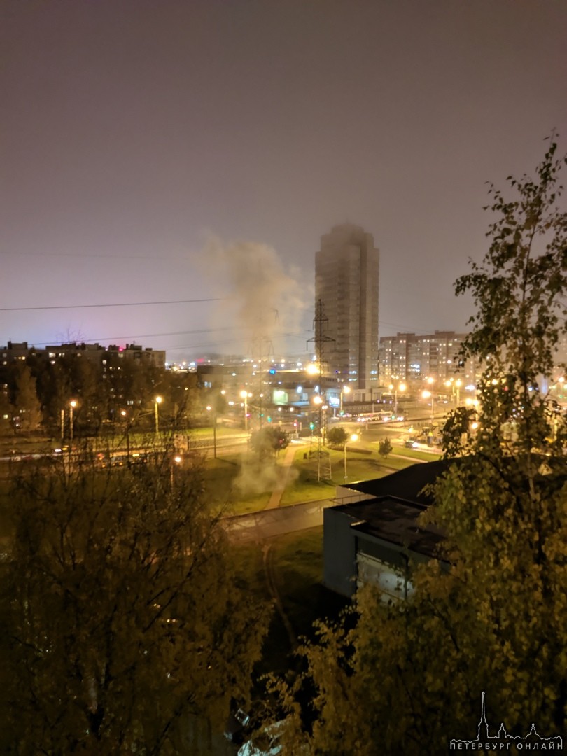 Взрыв в 21:38 на Байконурской улице. Увидел яркую светлую вспышку, напоминающую по цвету электрическ...