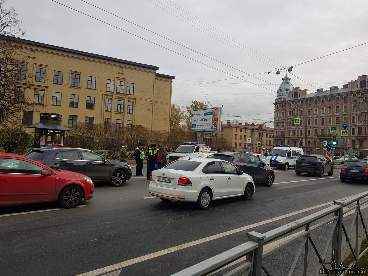 На проспекте Медиков Пассажир Мерседеса с признаками САО (его сын за рулем) напал на водителя Яндек...