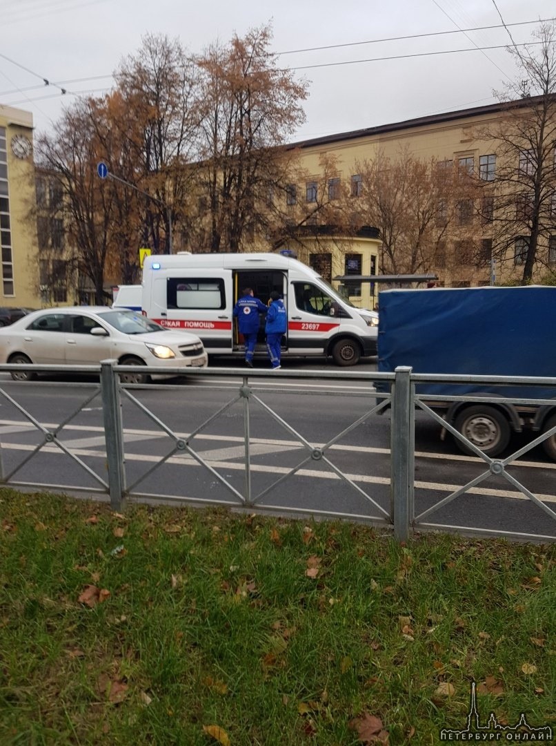 На проспекте Медиков Пассажир Мерседеса с признаками САО (его сын за рулем) напал на водителя Яндек...