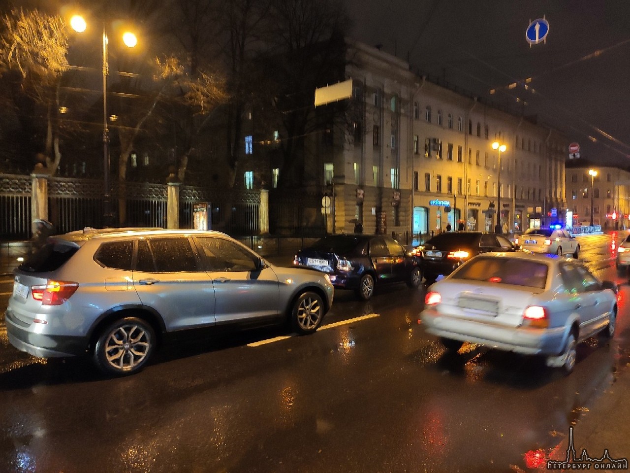 Массовое дтп на московском пр в сторону м. Фрунзенская. Свободна одна полоса, едут медленно